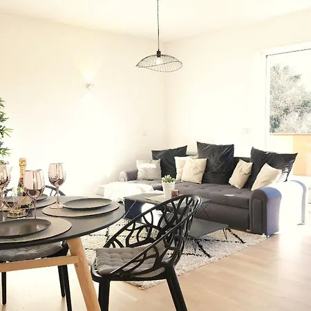 Amazing, Spacious In Excellent Location München